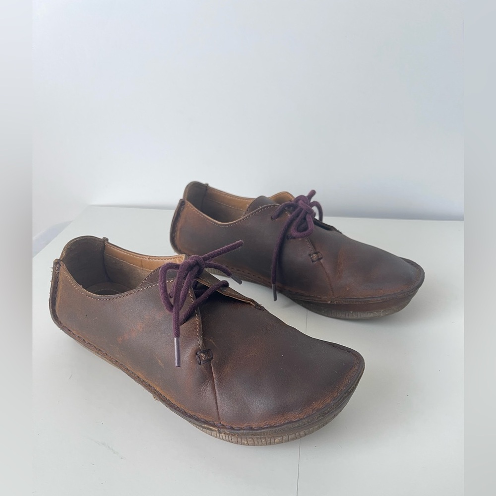 Clark’s Janey Mae Lace Up Brown Nubick Flats 6